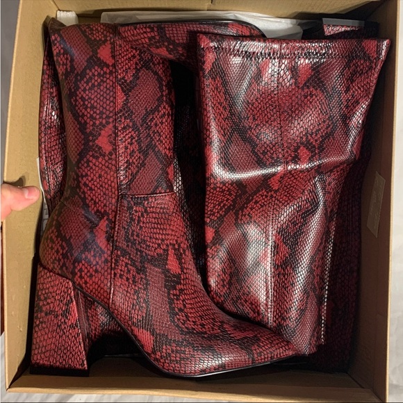 Steve Madden Experience Red Snake Thigh High Chunky Heels Boots New Womans - Picture 3 of 8